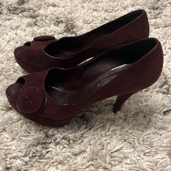 Louis Vuitton platform pump. Suede. Heels. Plum. Purple. Size 35.5. - Picture 1 of 8
